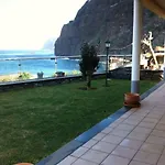 בית נופש Pdelgada 3-bed House Sleeps 6 Parking & Sea View פונטה דלגדה