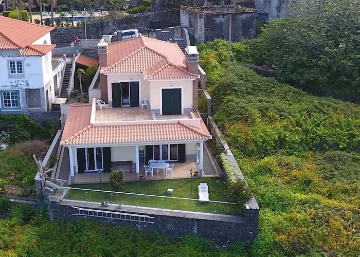 Pdelgada 3-bed House Sleeps 6 Parking & Sea View בית נופש פונטה דלגדה