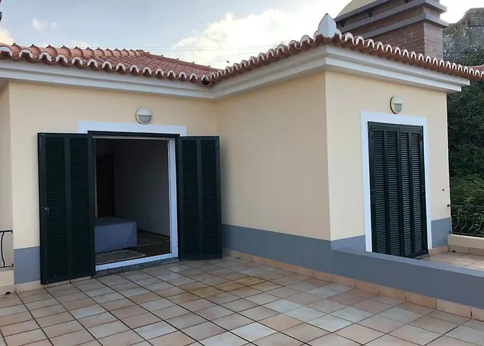 Pdelgada 3-bed House Sleeps 6 Parking & Sea View