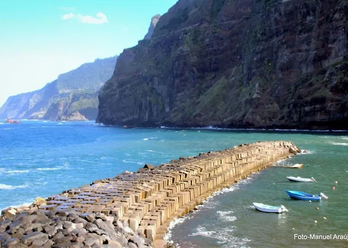 Pdelgada 3-bed House Sleeps 6 Parking & Sea View