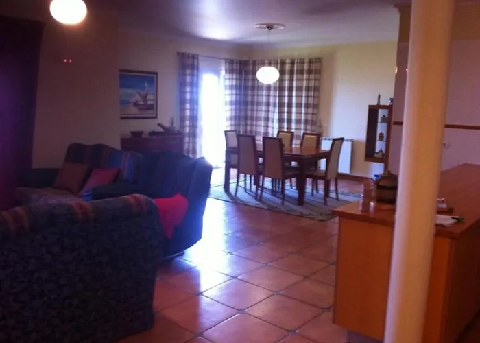 Pdelgada 3-bed House Sleeps 6 Parking & Sea View