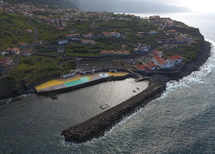 Pdelgada 3-bed House Sleeps 6 Parking & Sea View *