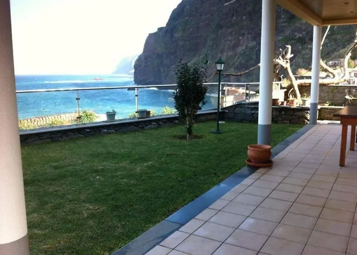 בית נופש Pdelgada 3-bed House Sleeps 6 Parking & Sea View פונטה דלגדה