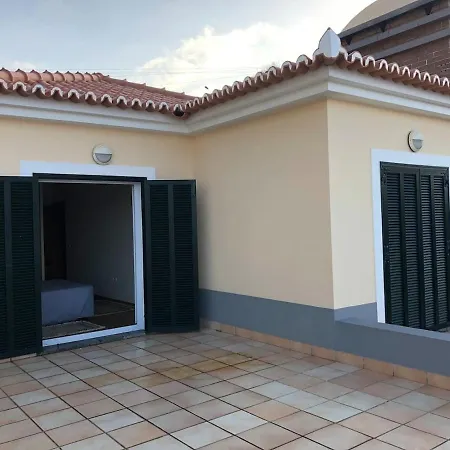 Lovely Sea View 3-bed House In P Delgada Madeira