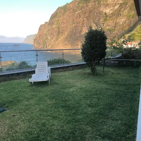 Pdelgada 3-bed House Sleeps 6 Parking & Sea View * Ponta Delgada (Madeira)