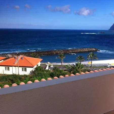 Сasa de vacaciones Lovely Sea View 3-bed House In P Delgada Madeira *
