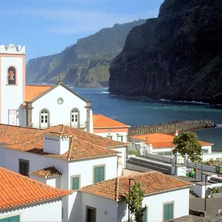 Сasa de vacaciones Lovely Sea View 3-bed House In P Delgada Madeira *
