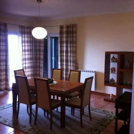 Pdelgada 3-bed House Sleeps 6 Parking & Sea View Tatil Evi *