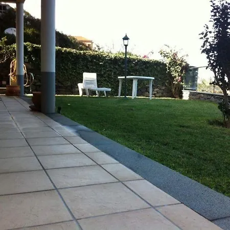 Lovely Sea View 3-bed House In P Delgada Madeira