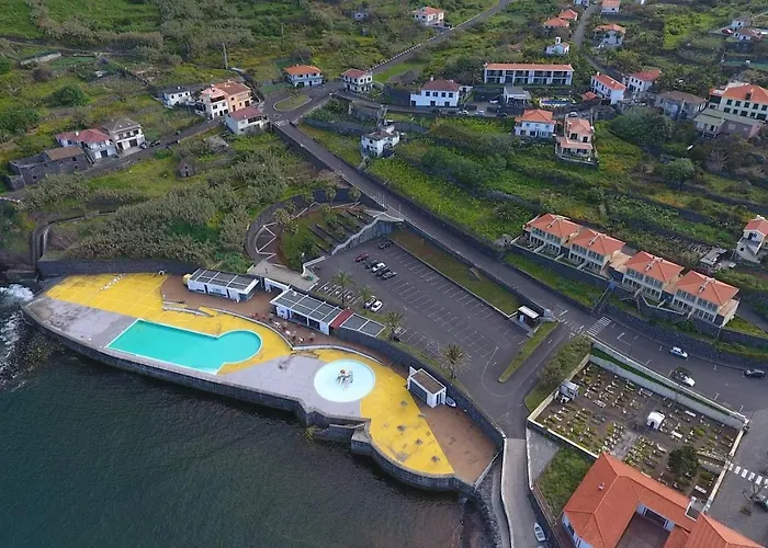 펜션 Pdelgada 3-bed House Sleeps 6 Parking & Sea View *