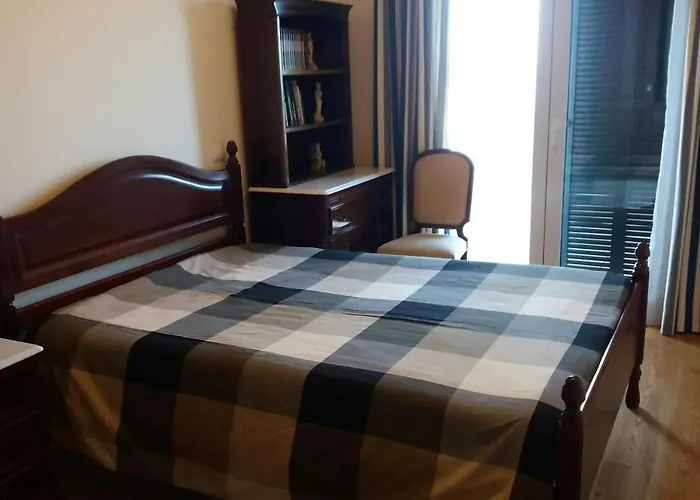 Pdelgada 3-bed House Sleeps 6 Parking & Sea View