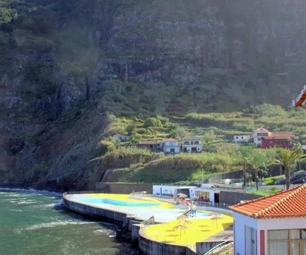 펜션 Pdelgada 3-bed House Sleeps 6 Parking & Sea View 폰타델가다