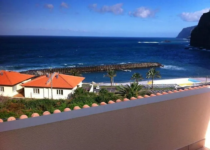 펜션 Pdelgada 3-bed House Sleeps 6 Parking & Sea View *